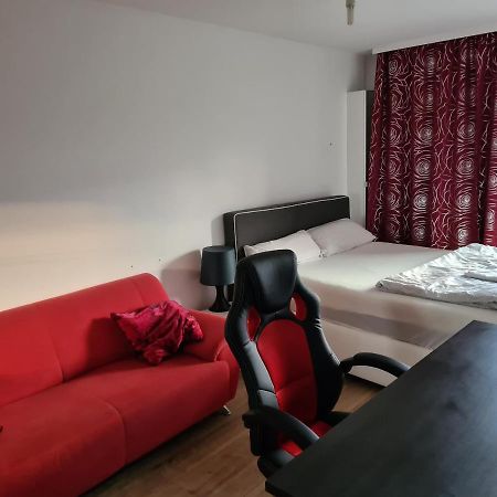 Sehr Schöne drei Zimmer Delüx Wohnung in Sindelfingen Exterior foto