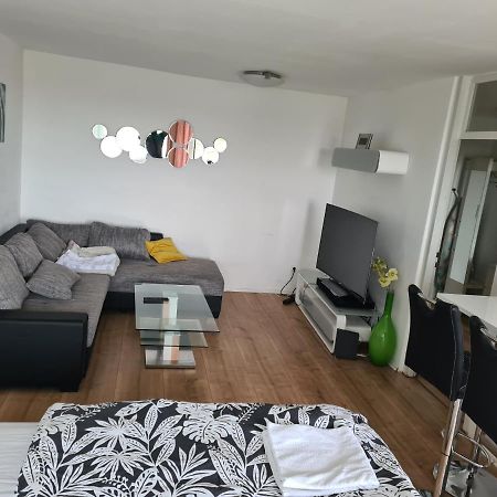 Sehr Schöne drei Zimmer Delüx Wohnung in Sindelfingen Exterior foto