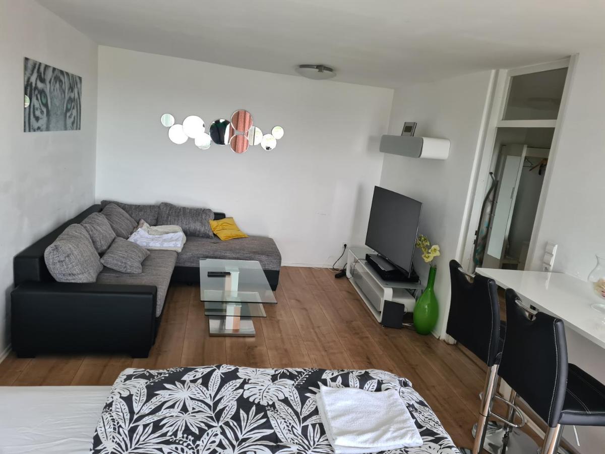 Sehr Schöne drei Zimmer Delüx Wohnung in Sindelfingen Exterior foto