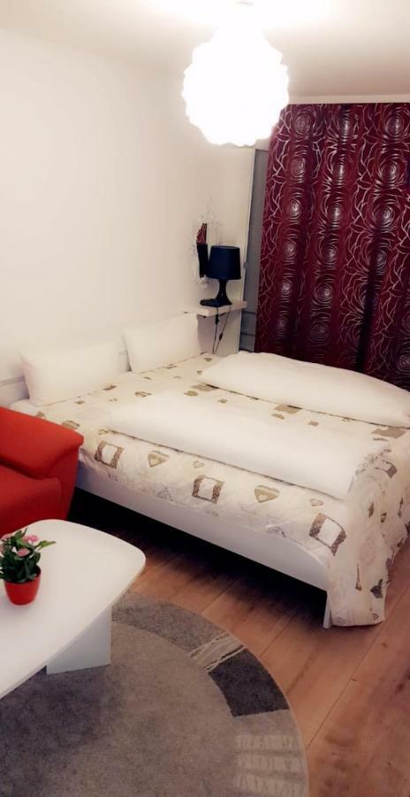 Sehr Schöne drei Zimmer Delüx Wohnung in Sindelfingen Exterior foto